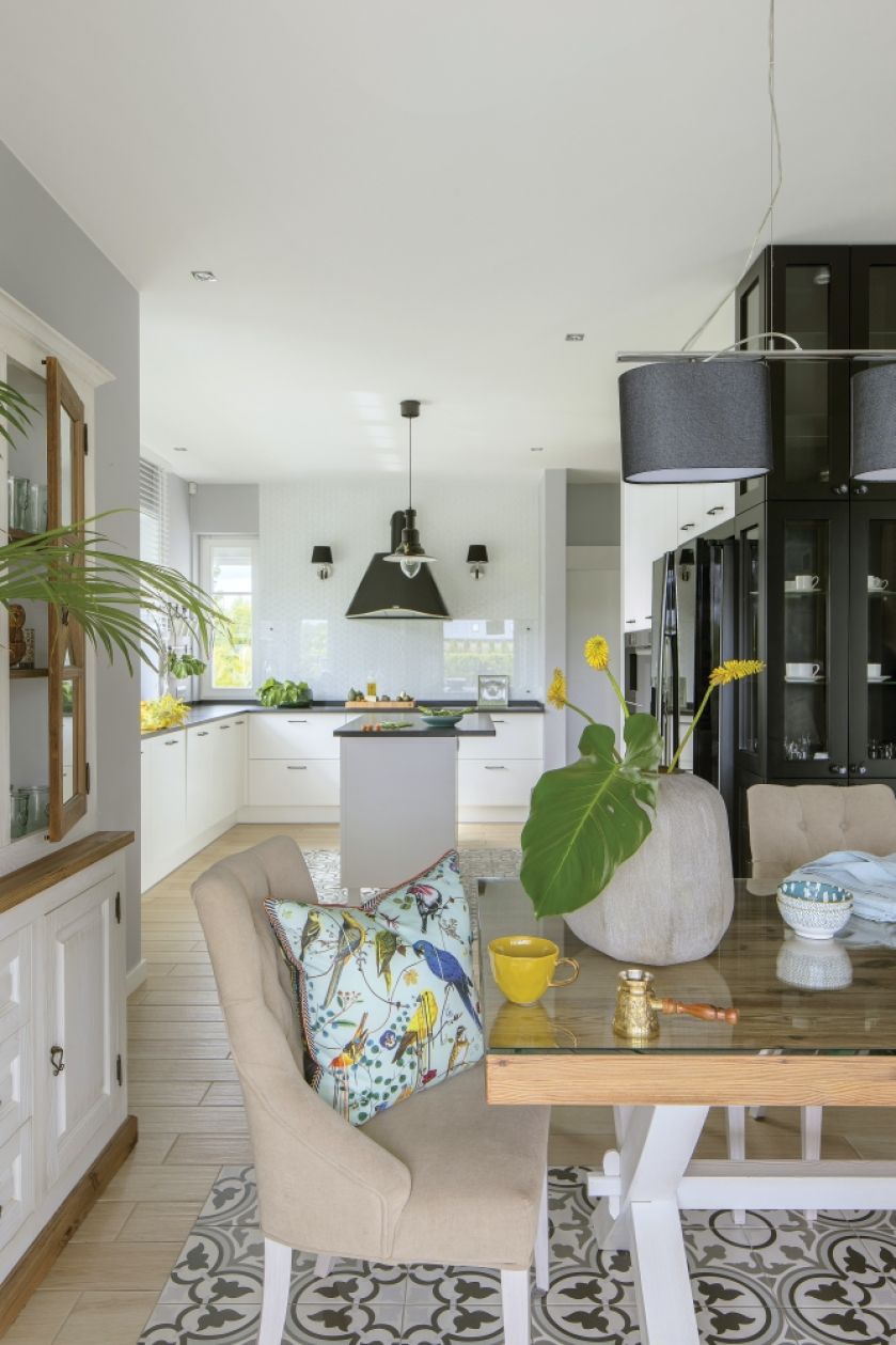 kuchnia i jadalnia z orientalnymi dodatkami