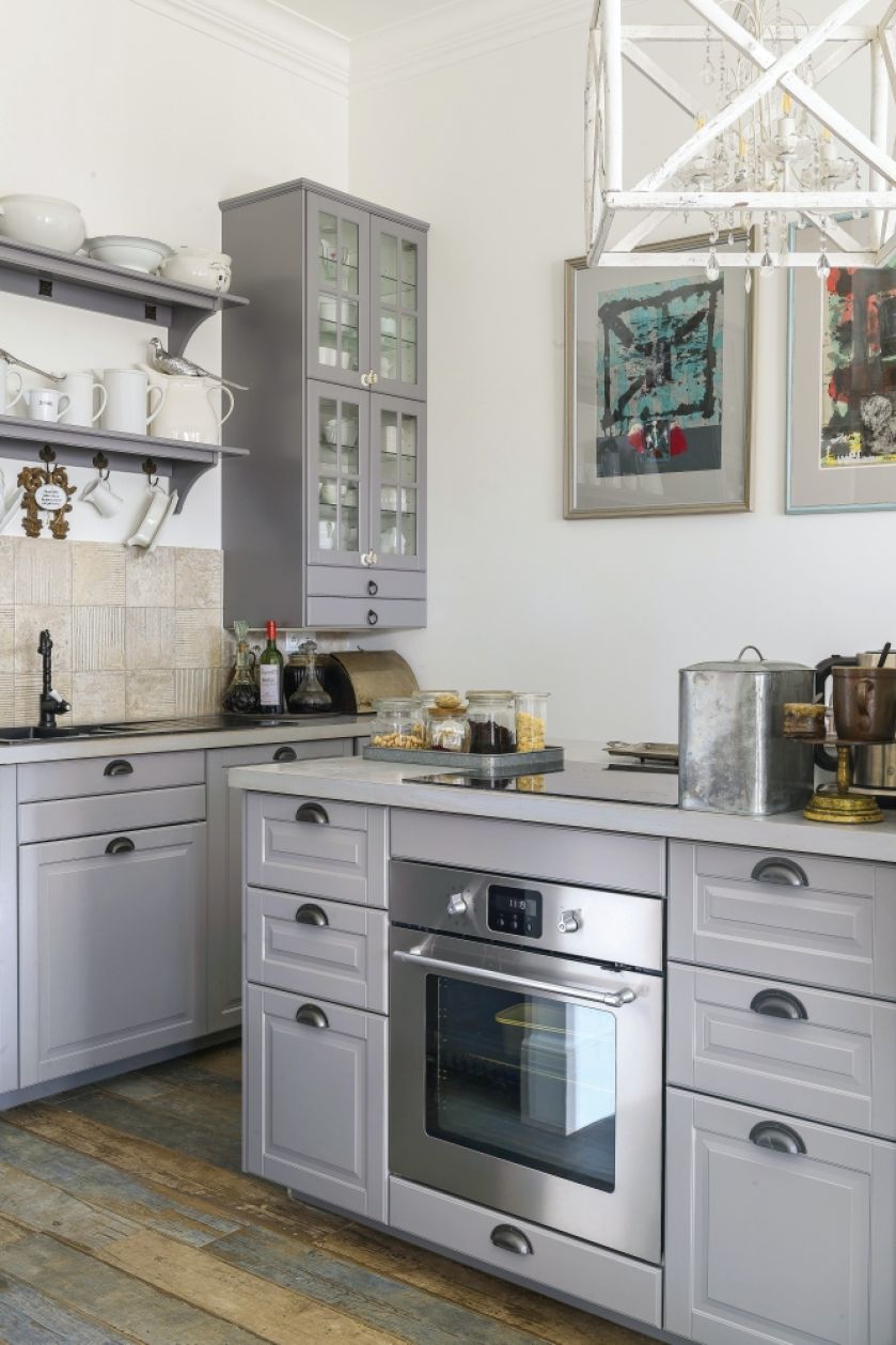 kuchnia z szarymi frontami aranżacja