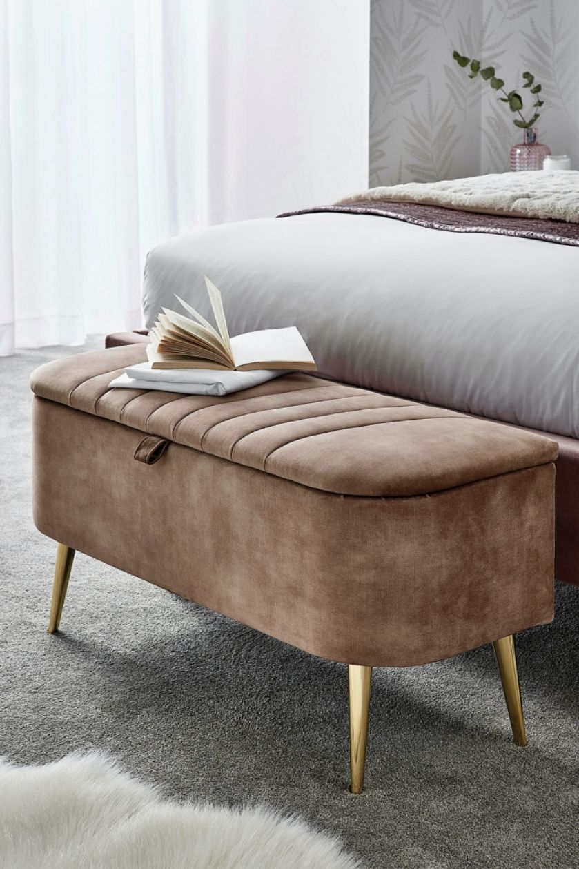 ławka ze schowkiem do sypialni