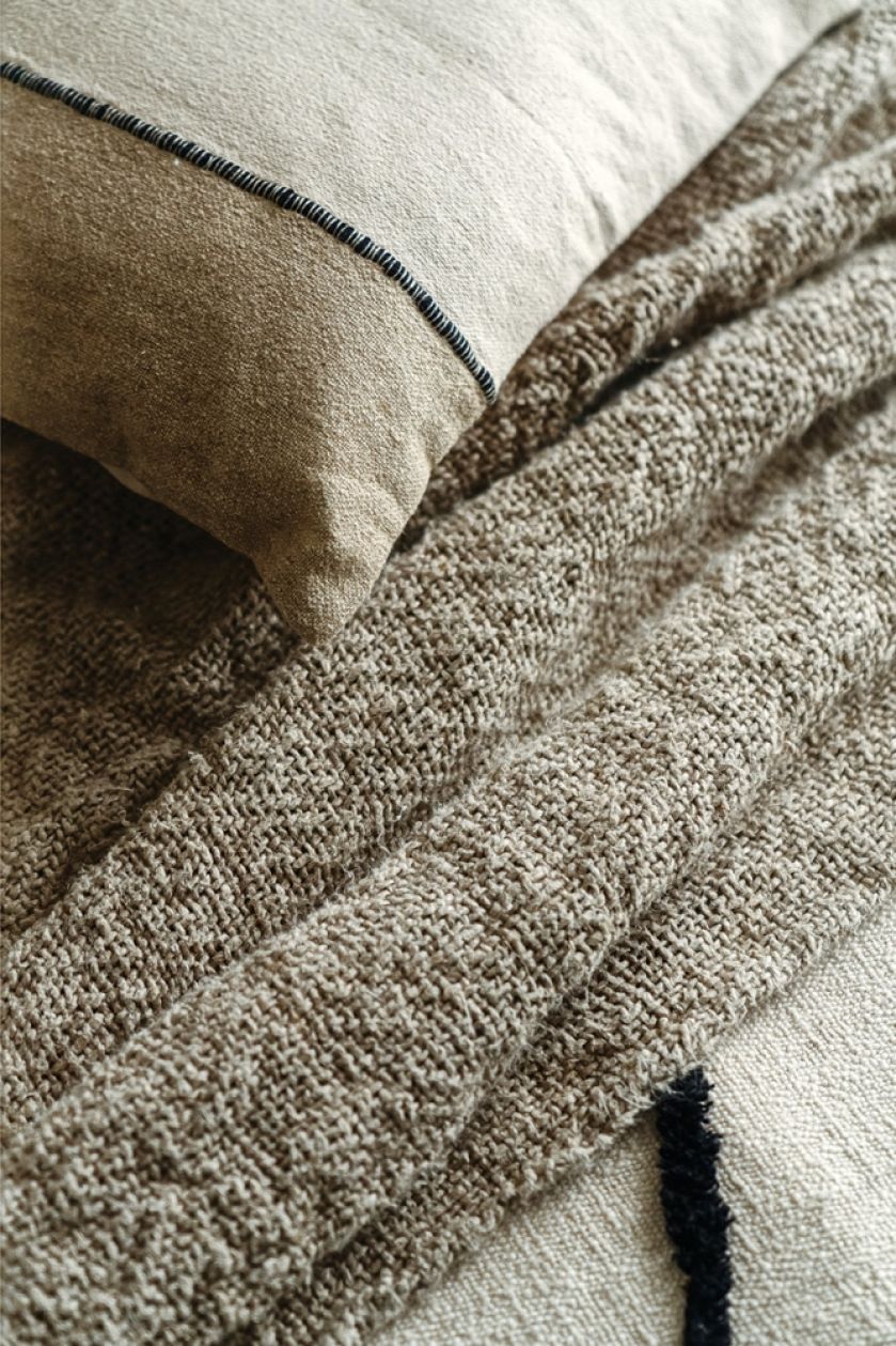 sypialnia styl skandynawski z loftowym