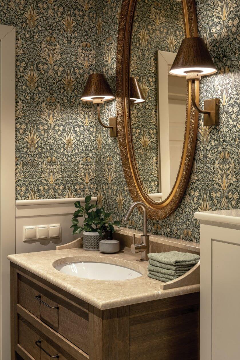 łazienka zielona z drewnem