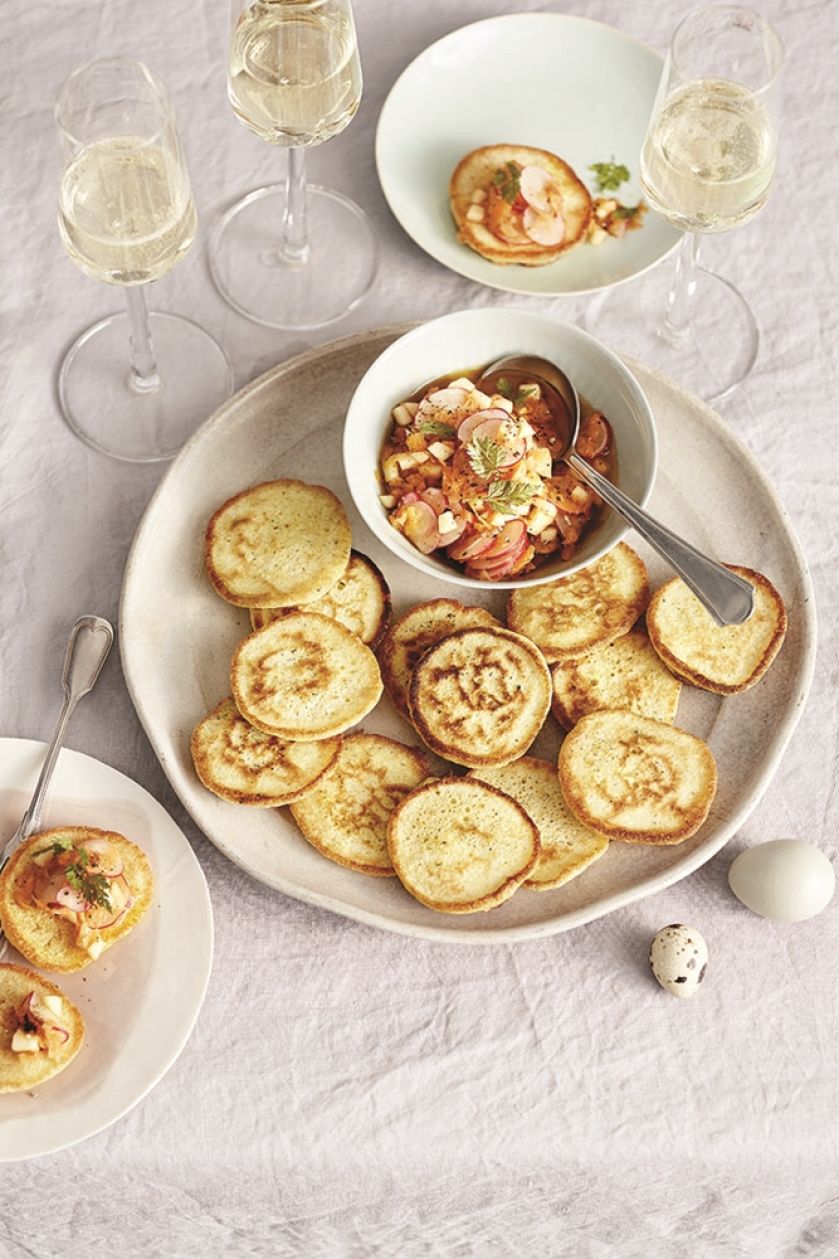 Pancakes z sałatką jabłkowo-rzodkiewkową