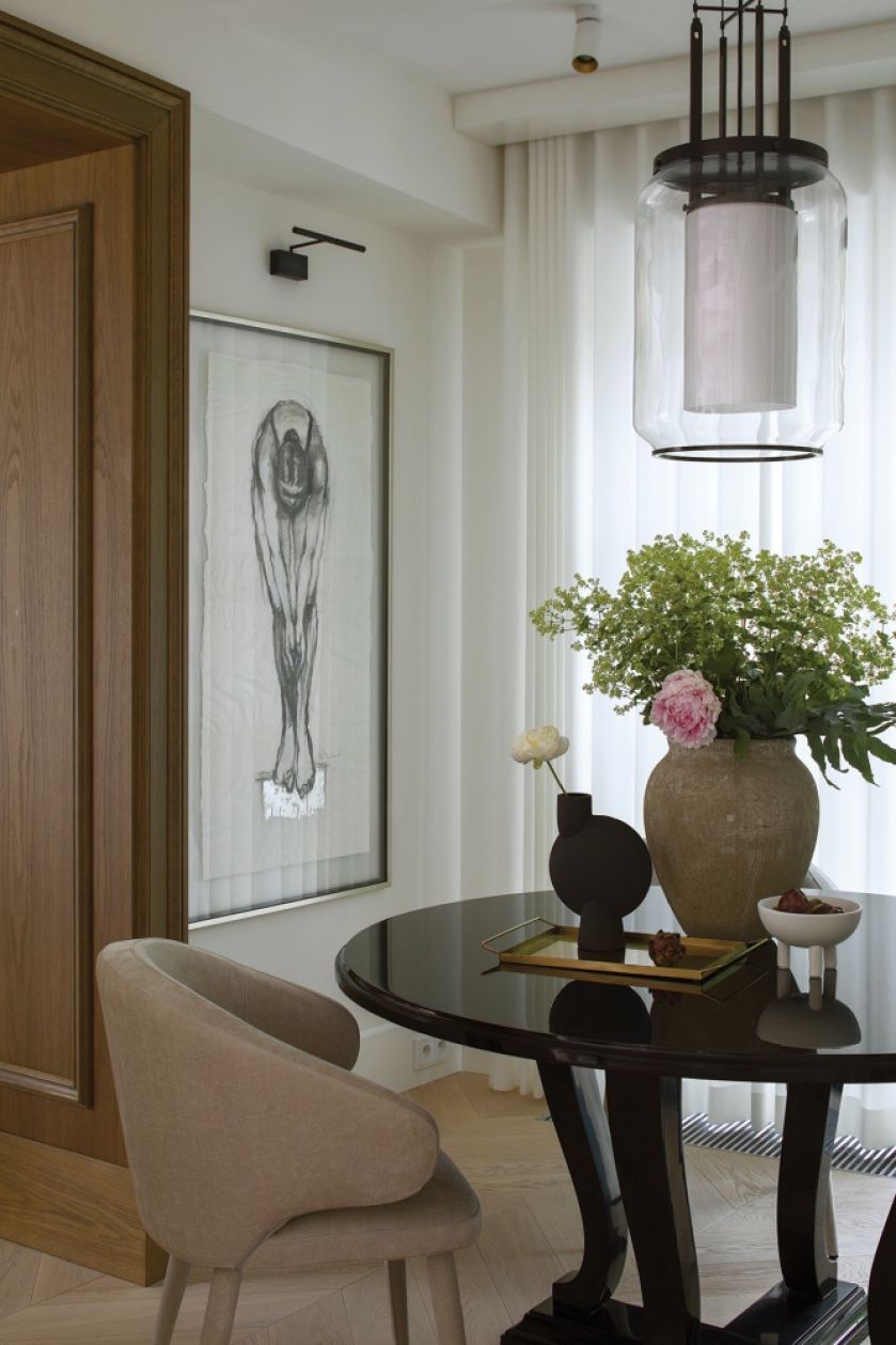 luksusowa jadalnia z drewnem