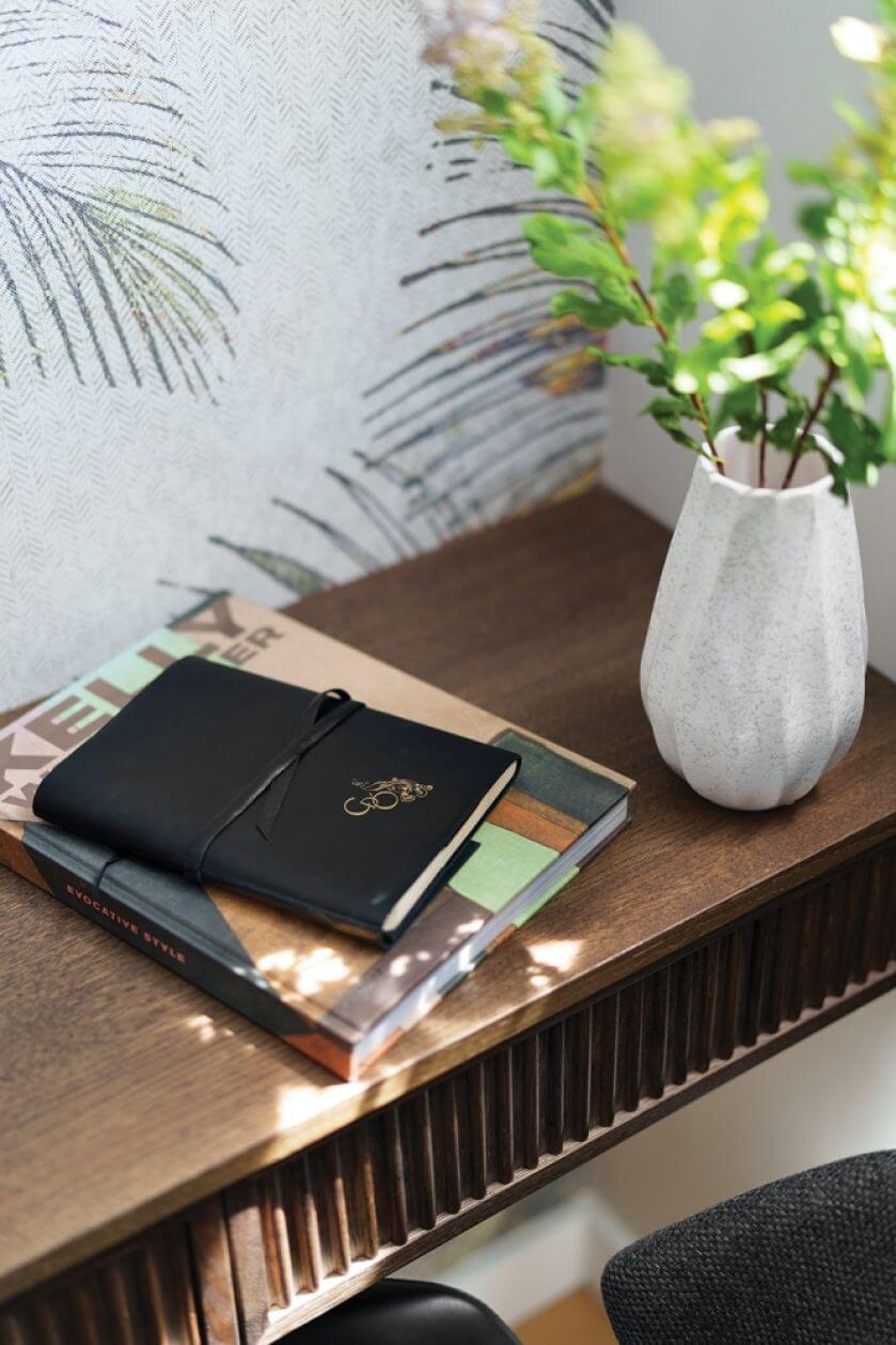 mała sypialnia w stylu boho