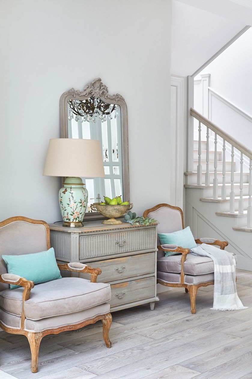 hol urządzony w stylu francuskim