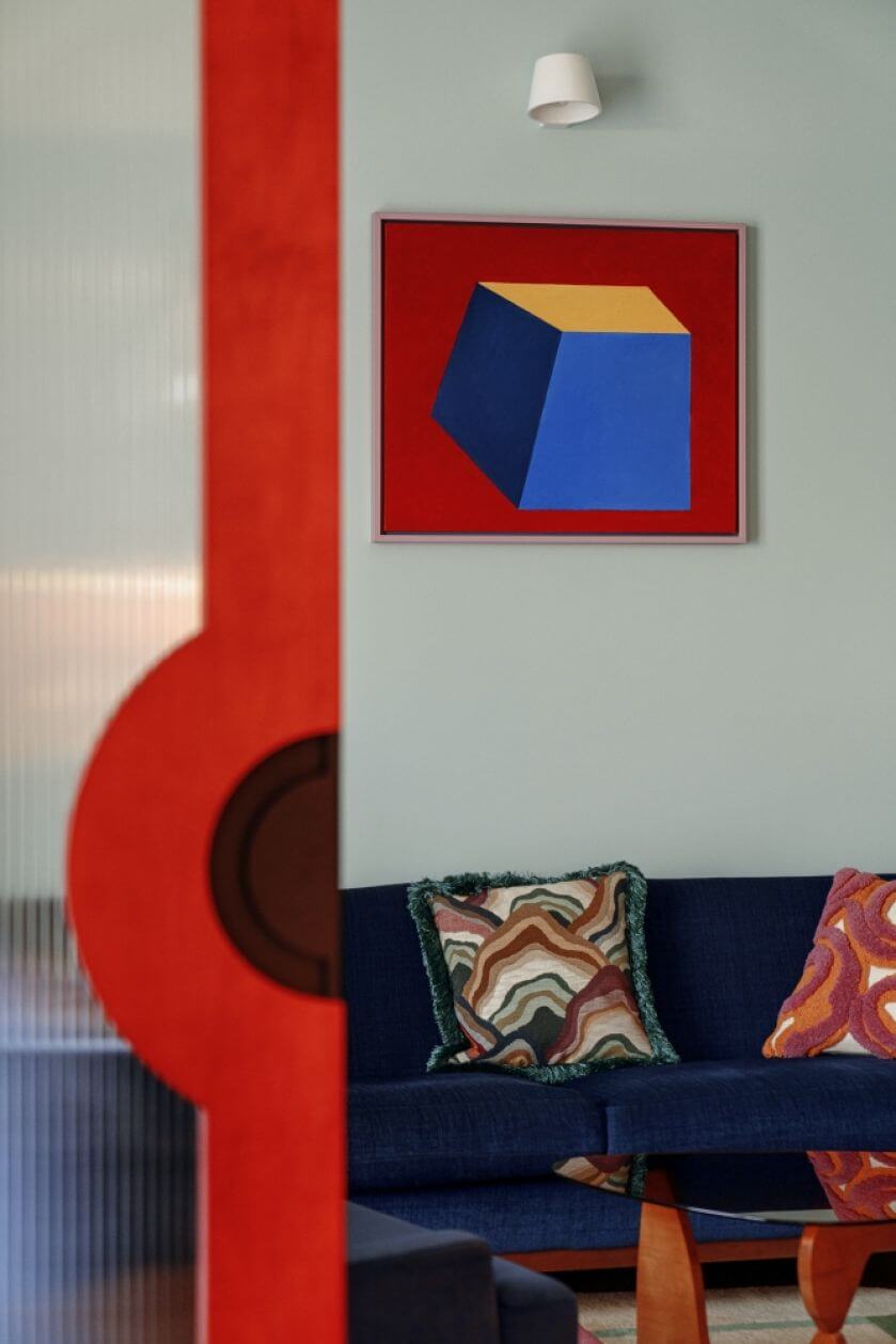 kolorowe i ekstrawaganckie mieszkanie jak z filmu Almodovara