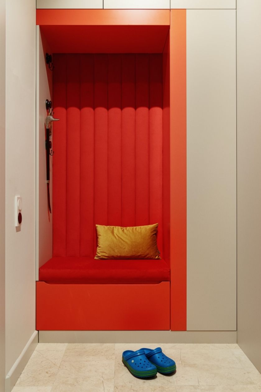 mieszkanie w żywych kolorach jak z filmu Almodovara