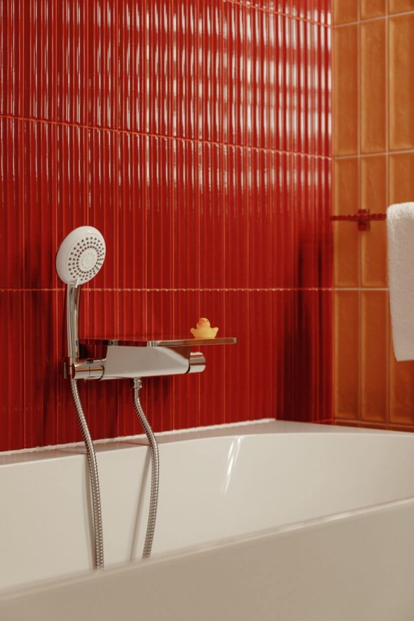 kolorowa łazienka jak z filmu Almodovara