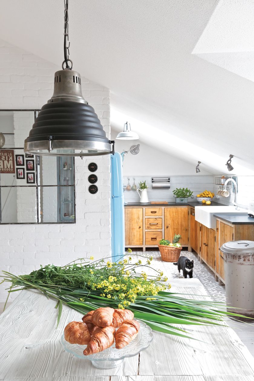 Mieszkanie na poddaszu pełne skosów