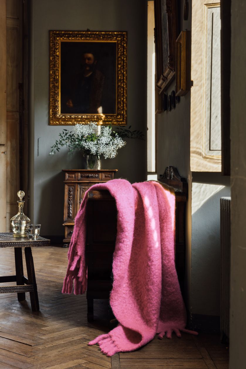 naturalne materiały w zimowym wystroju wnętrz