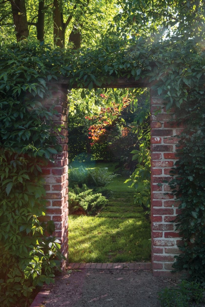 naturalny ogród przydomowy aranżacja