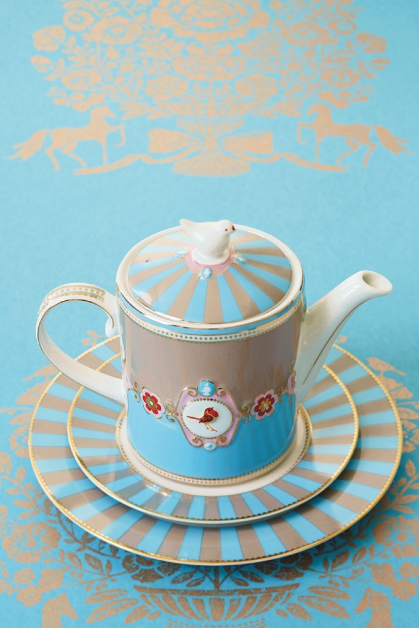 niebieski dzbanek do herbaty