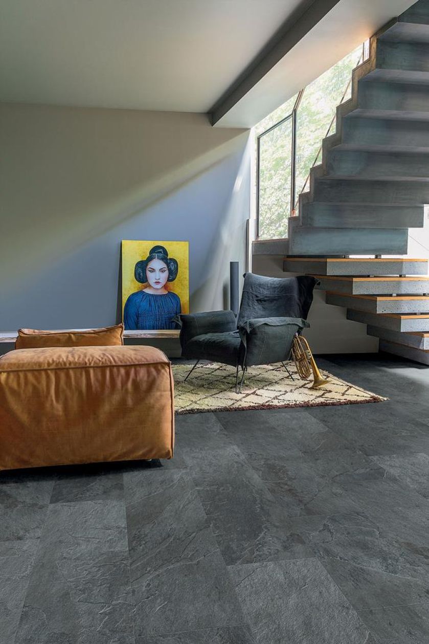 AMBIENT CLICK, podłoga winylowa, wzór – czarny łupek, wykończenie matowe, wielkość deski – 130 x 32 cm, odporna na