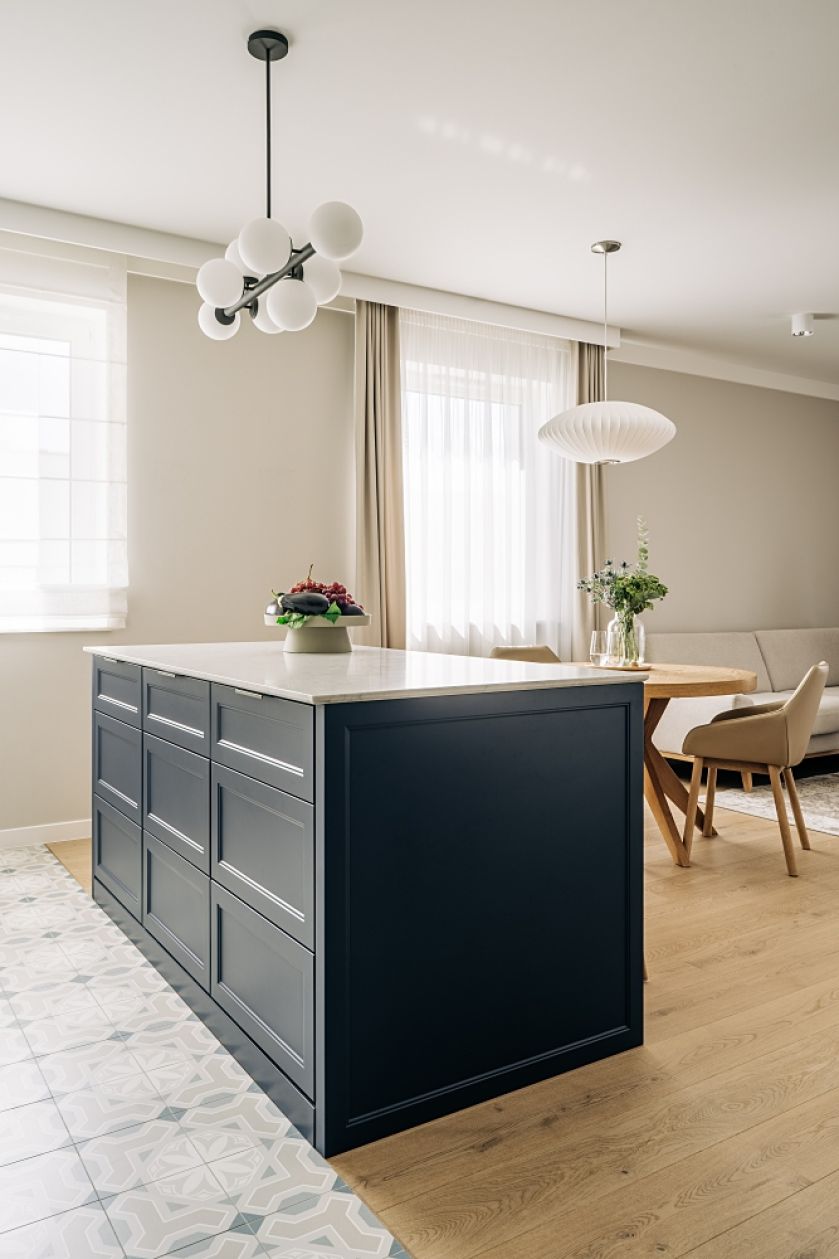 kuchnia biało granatowa