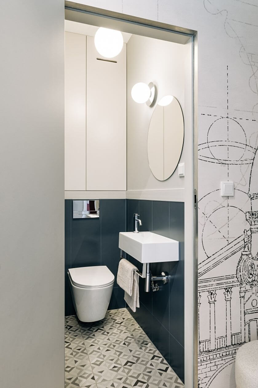 biało granatowa łazienka