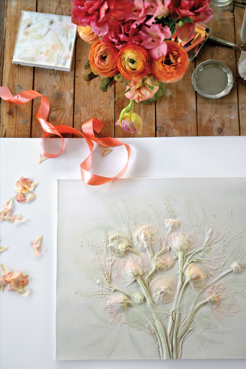 Romę Roman fascynuje eteryczne piękno kwiatów i ziół. Długo zastanawiała się, jak zatrzymać ich przemijanie.