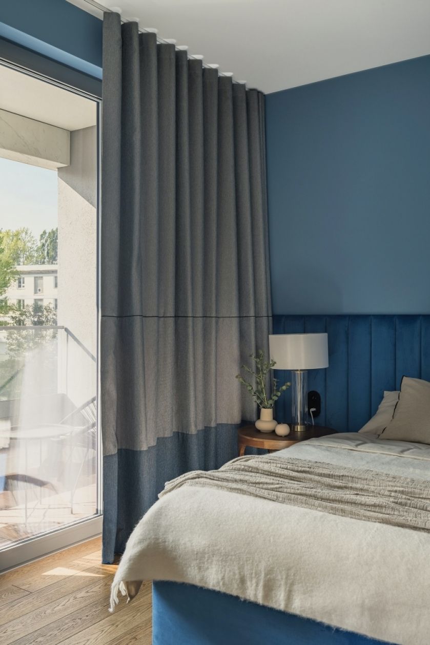 okno balkonowe w sypialni