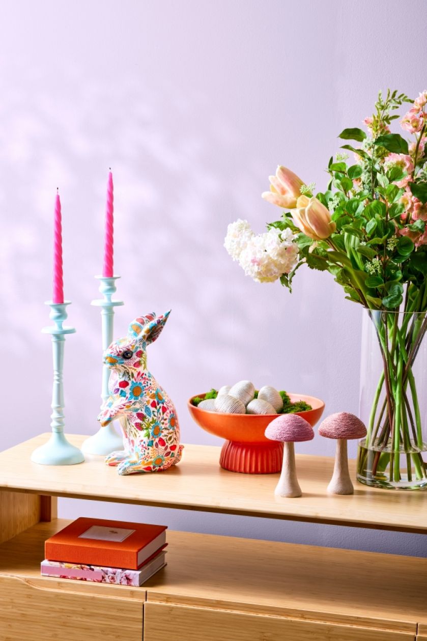 ozdoby wielkanocne na stół i parapet