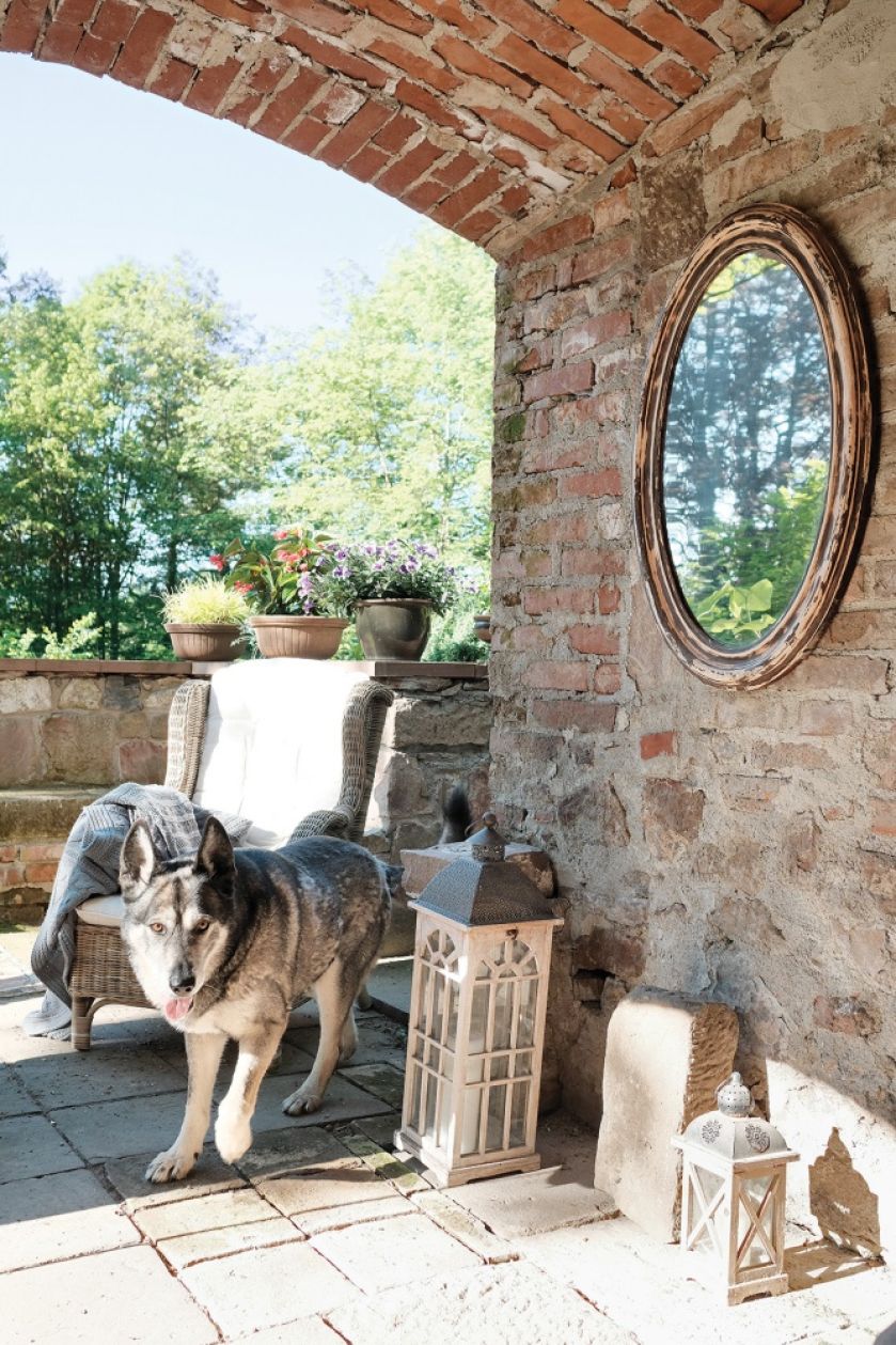 Barokowy pałac w Piszkowicach ukryty w zieleni