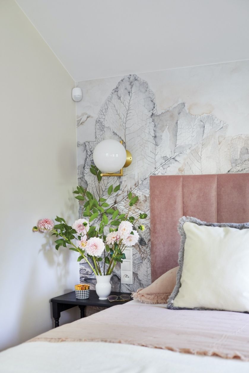 pastelowe różowe dodatki w sypialni