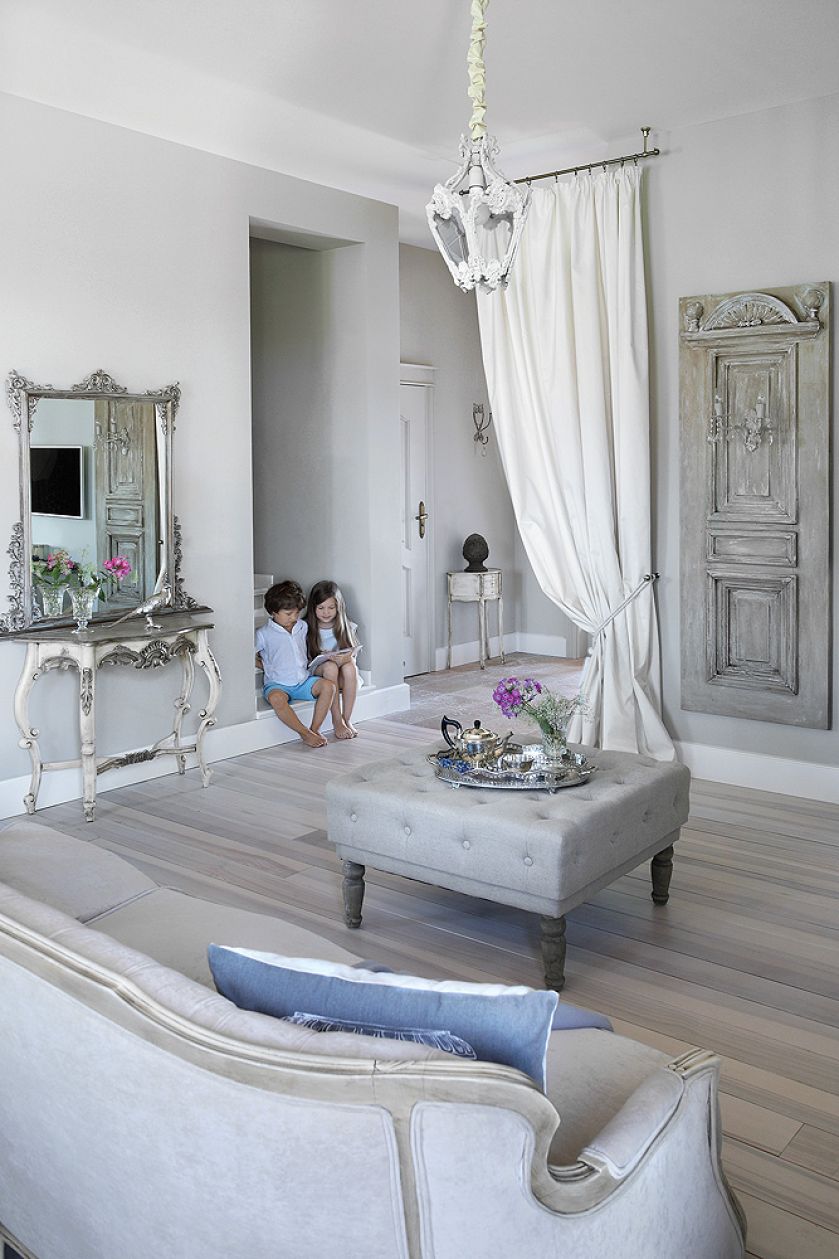szare wnętrza w stylu francuskim