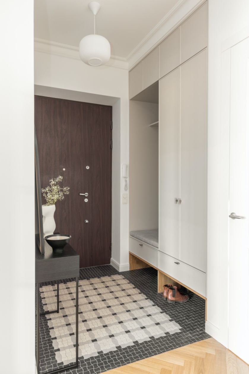 wykończenie ścian w przedpokoju