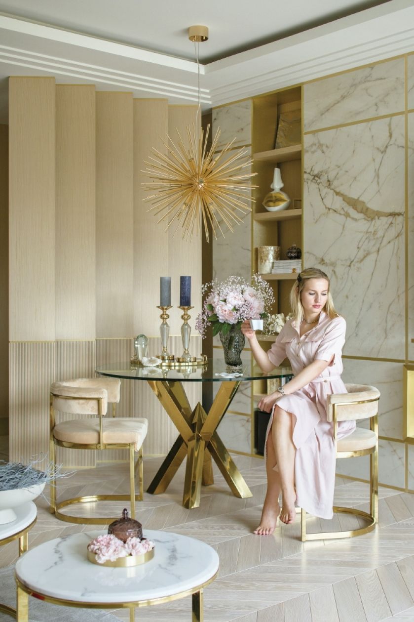 salon ze złotymi dodatkami