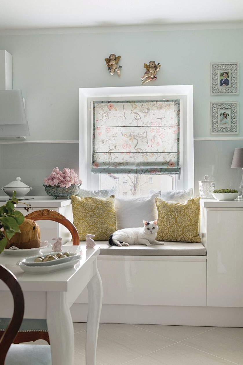 siedzisko pod oknem w kuchni