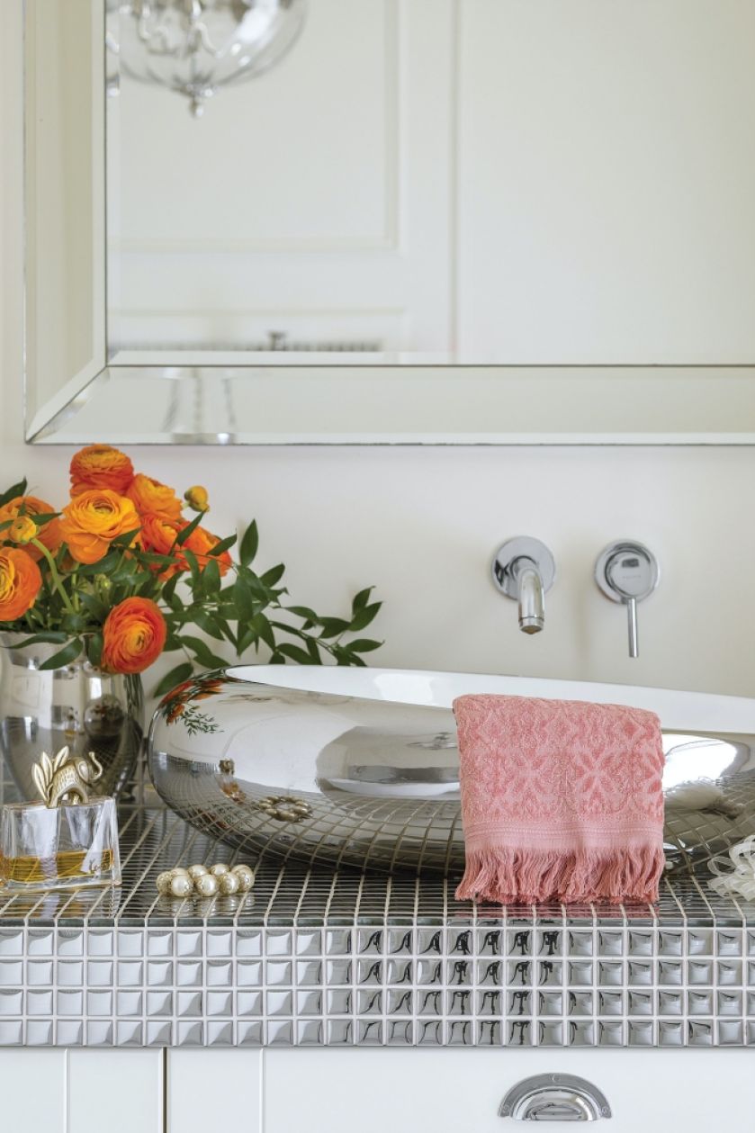 srebrna umywalka nablatowa