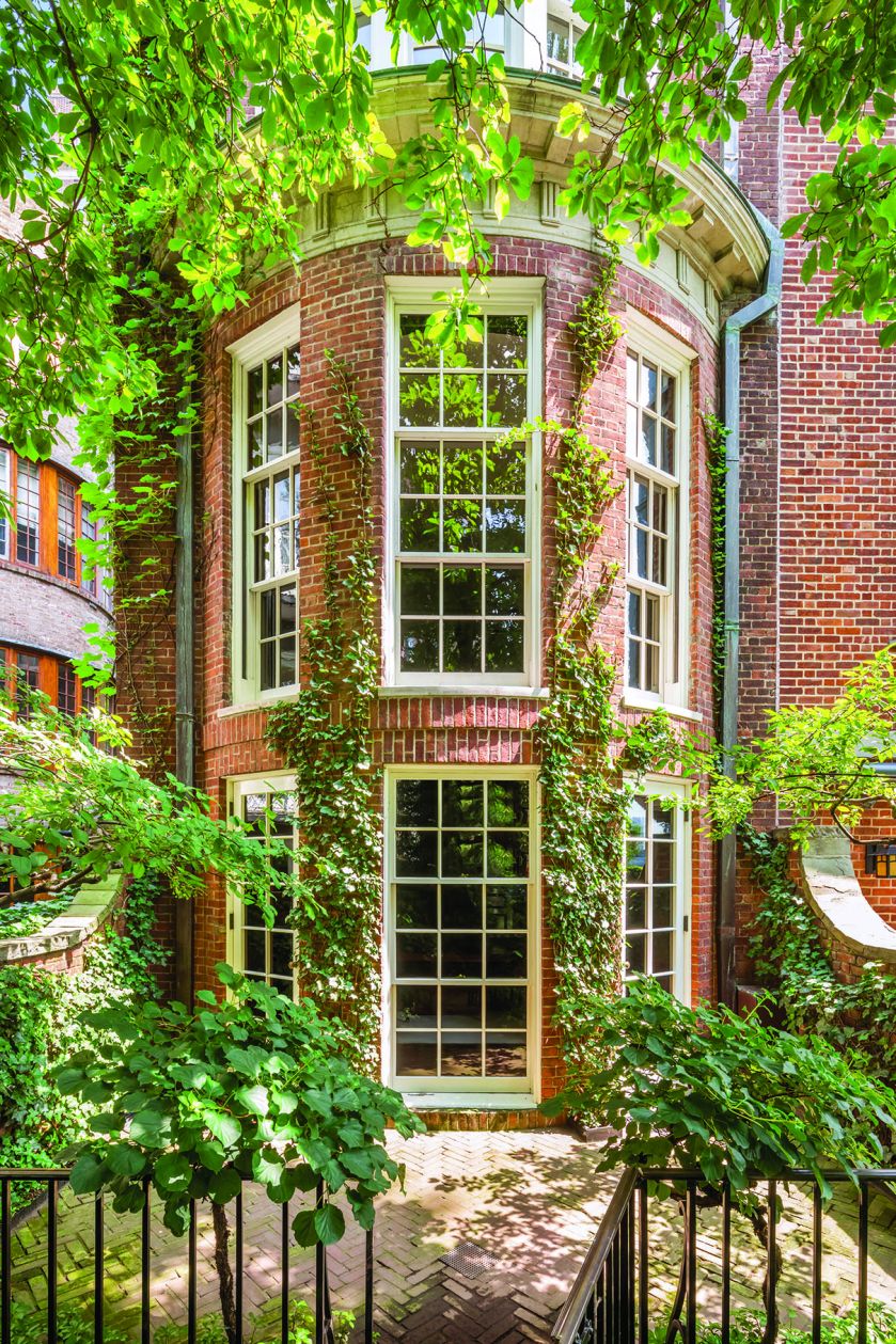 Stara kamienica została przemieniona w ekskluzywną rezydencję. Właścicielką była sama Elizabeth Arden.