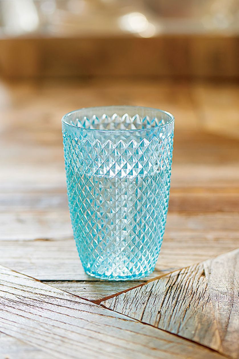 Przyjęcie w ogrodzie. Jak udekorować stół na eleganckie garden party