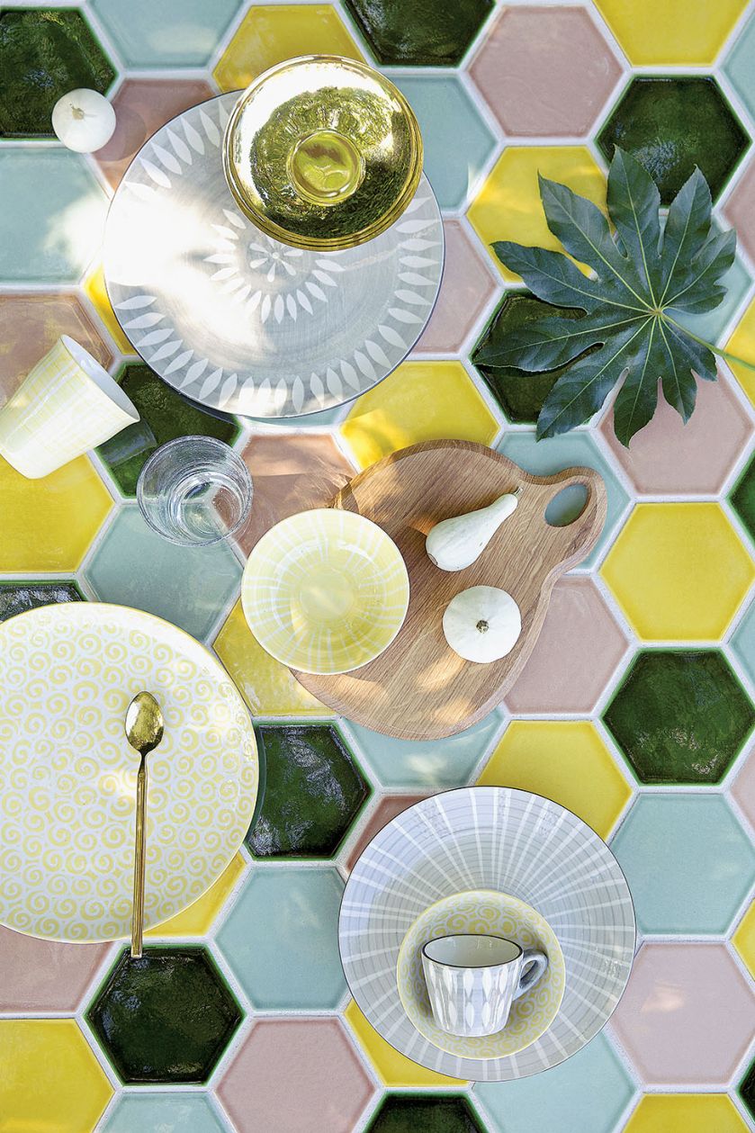 Przyjęcie w ogrodzie. Jak udekorować stół na eleganckie garden party