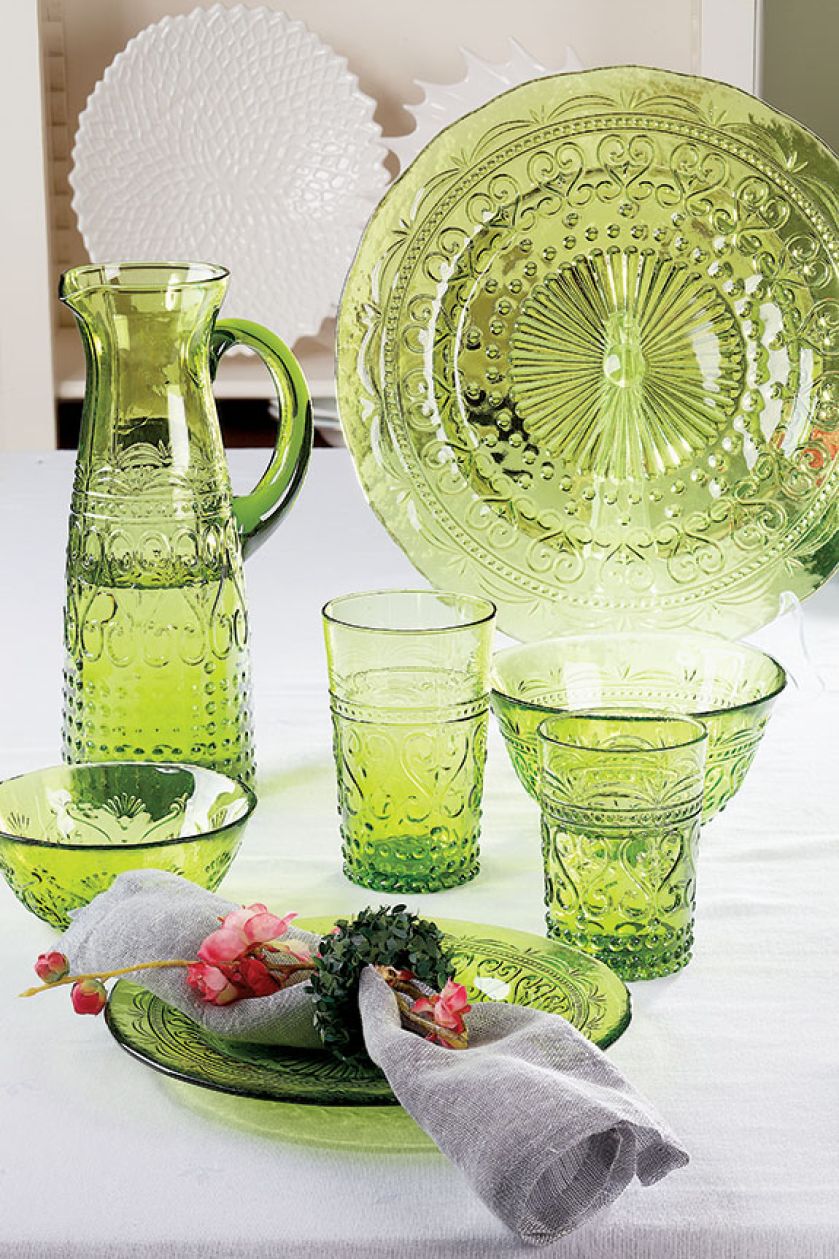 Przyjęcie w ogrodzie. Jak udekorować stół na eleganckie garden party