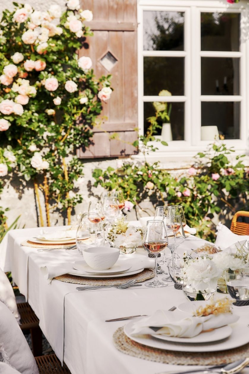 garden party pomysły na nakrycie stołu