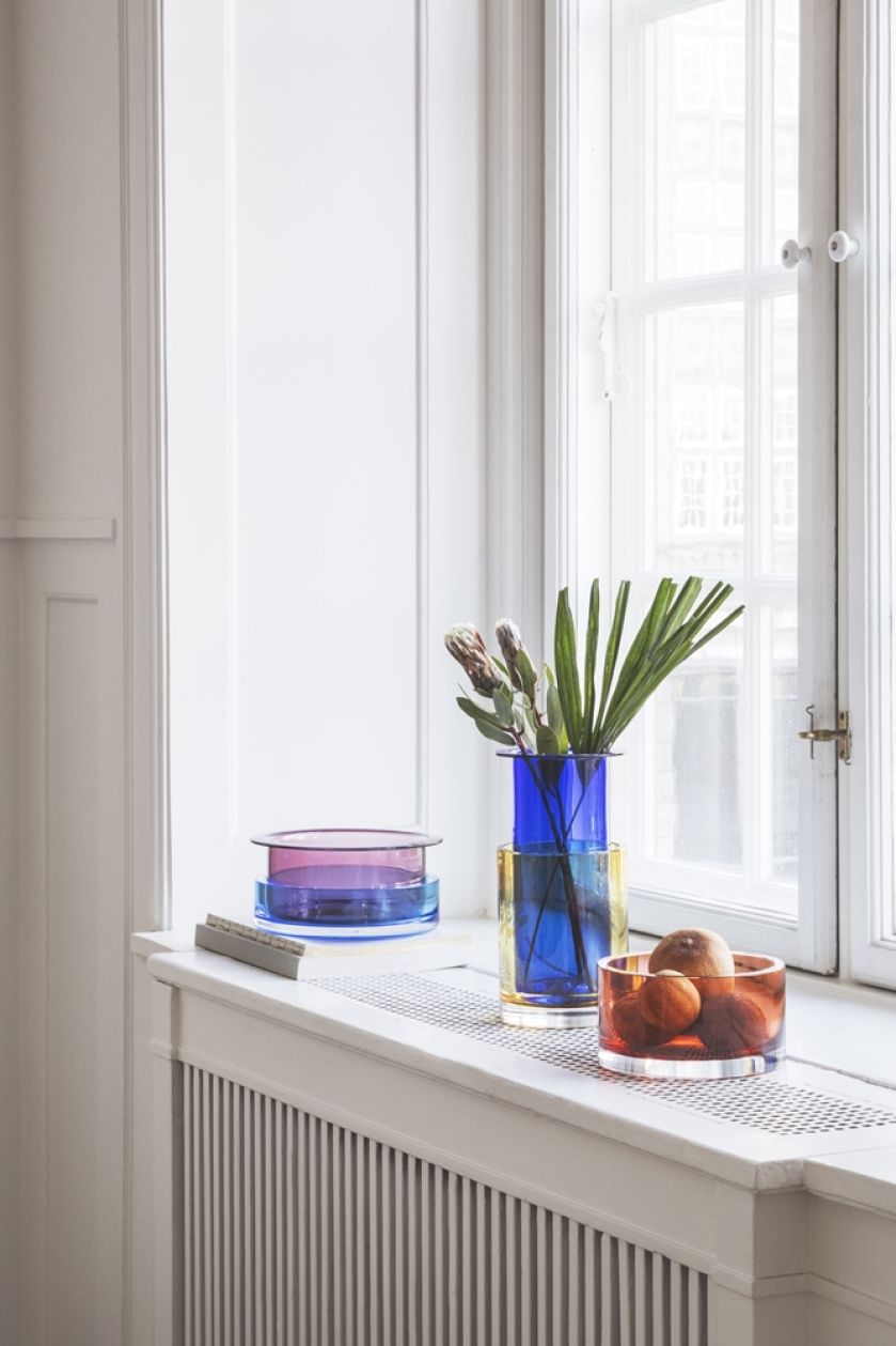 Niebieski wazon do salonu