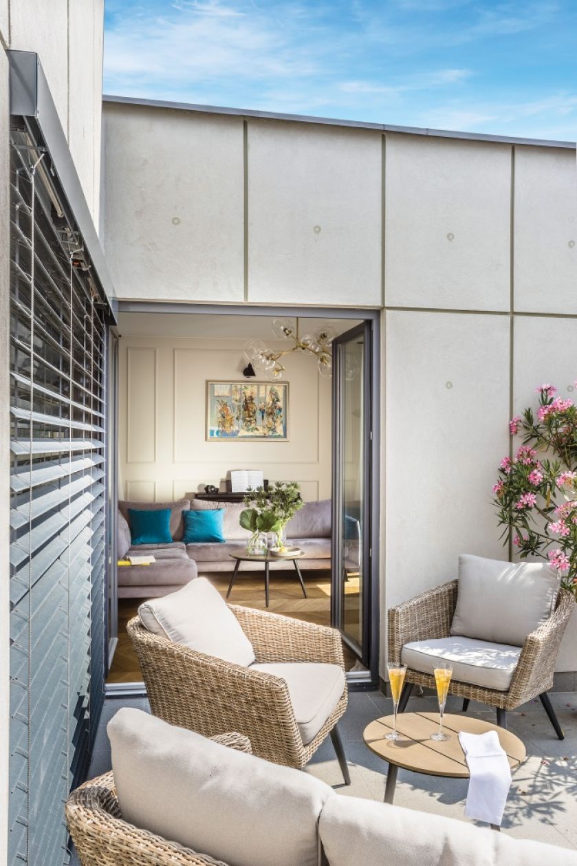 Doskonałe połączenie: francuski szyk i polskie rzemiosło w apartamencie