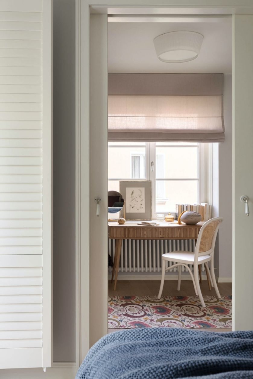 przytulne domowe biuro w sypialni