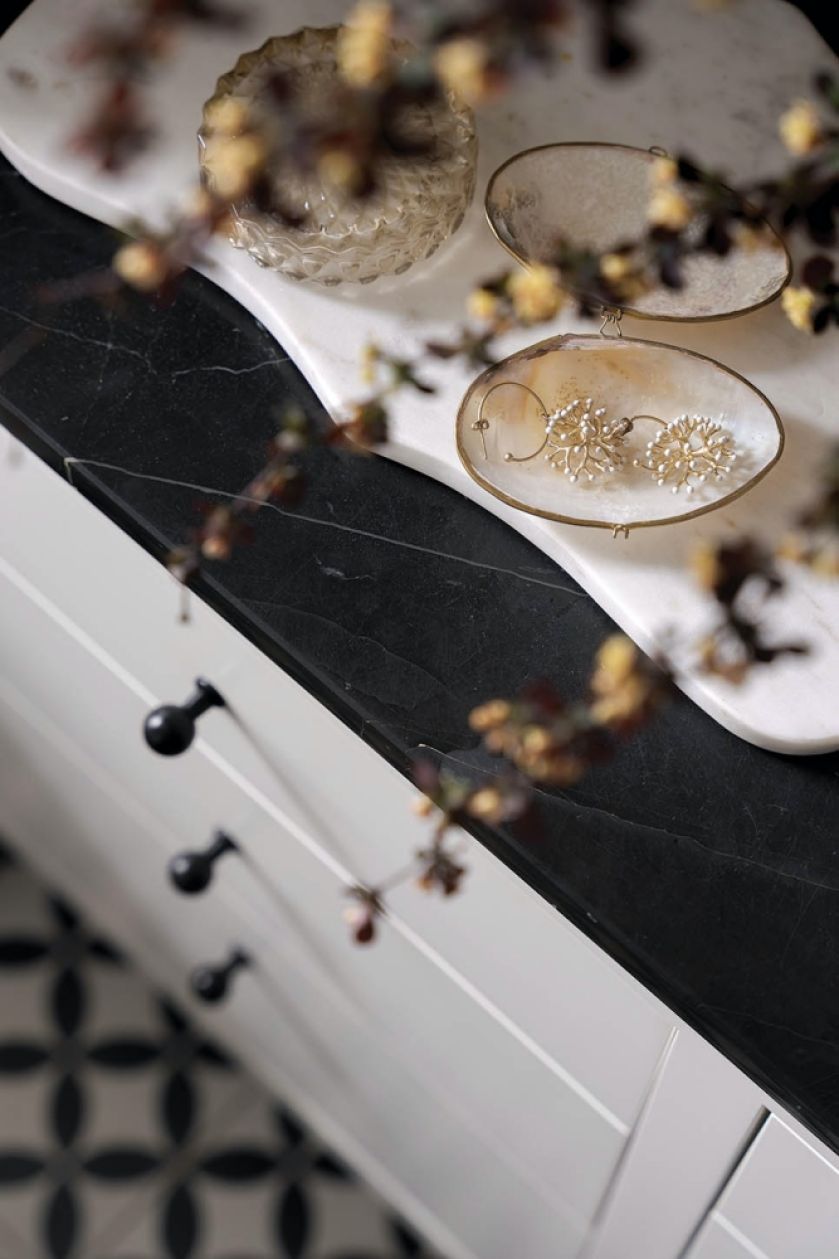 dodatki do biało-czarnej łazienki