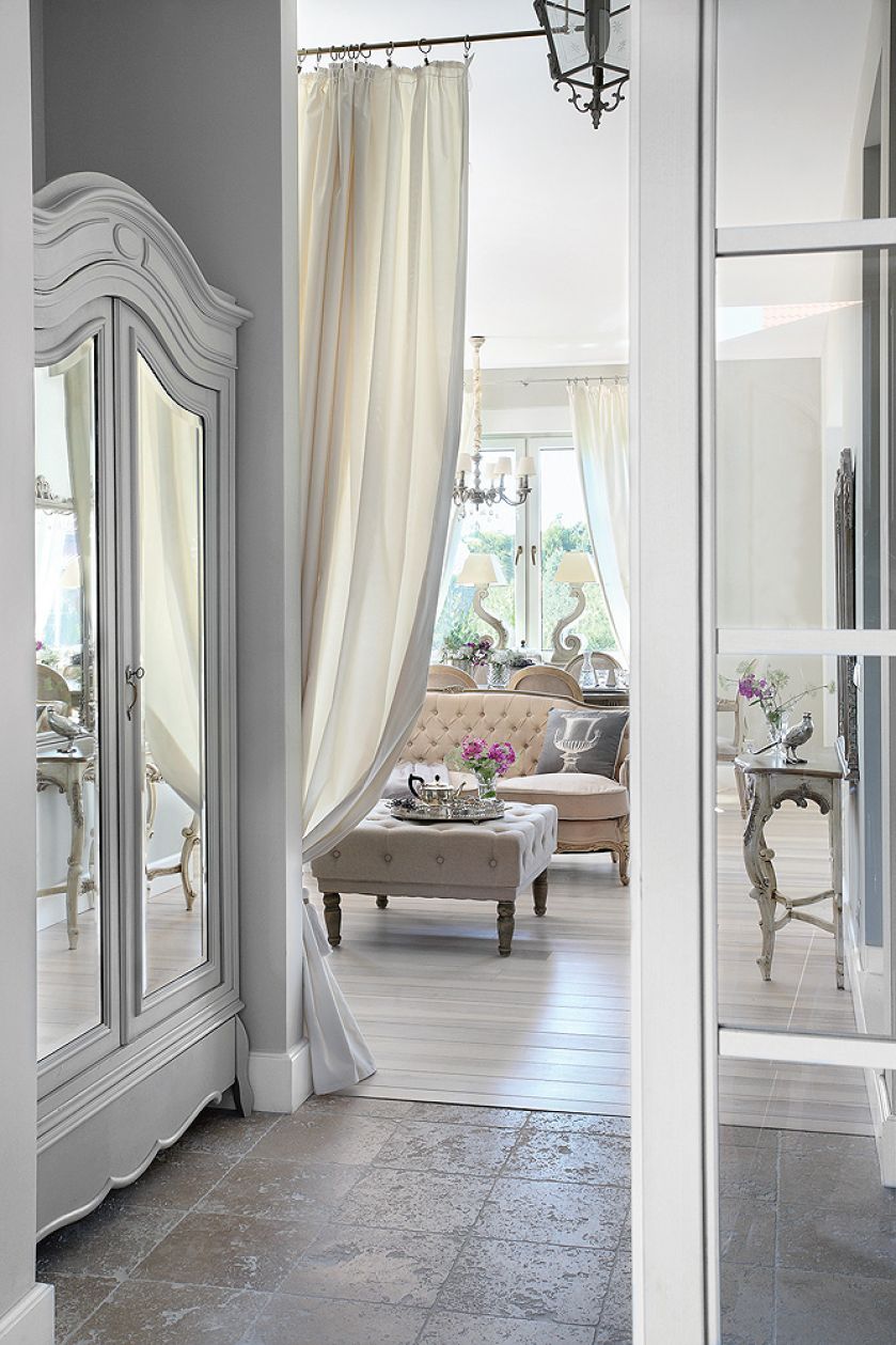 szare wnętrza w stylu francuskim
