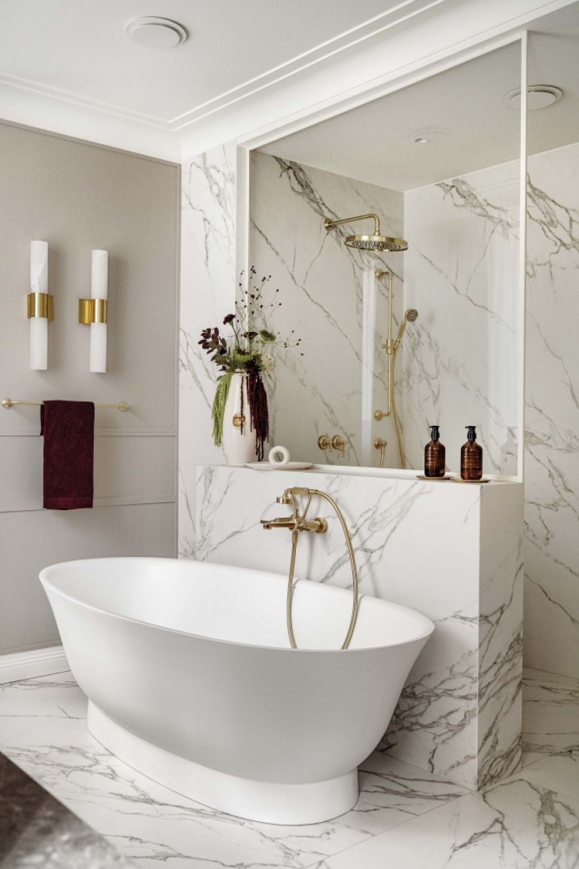 biała łazienka styl art deco