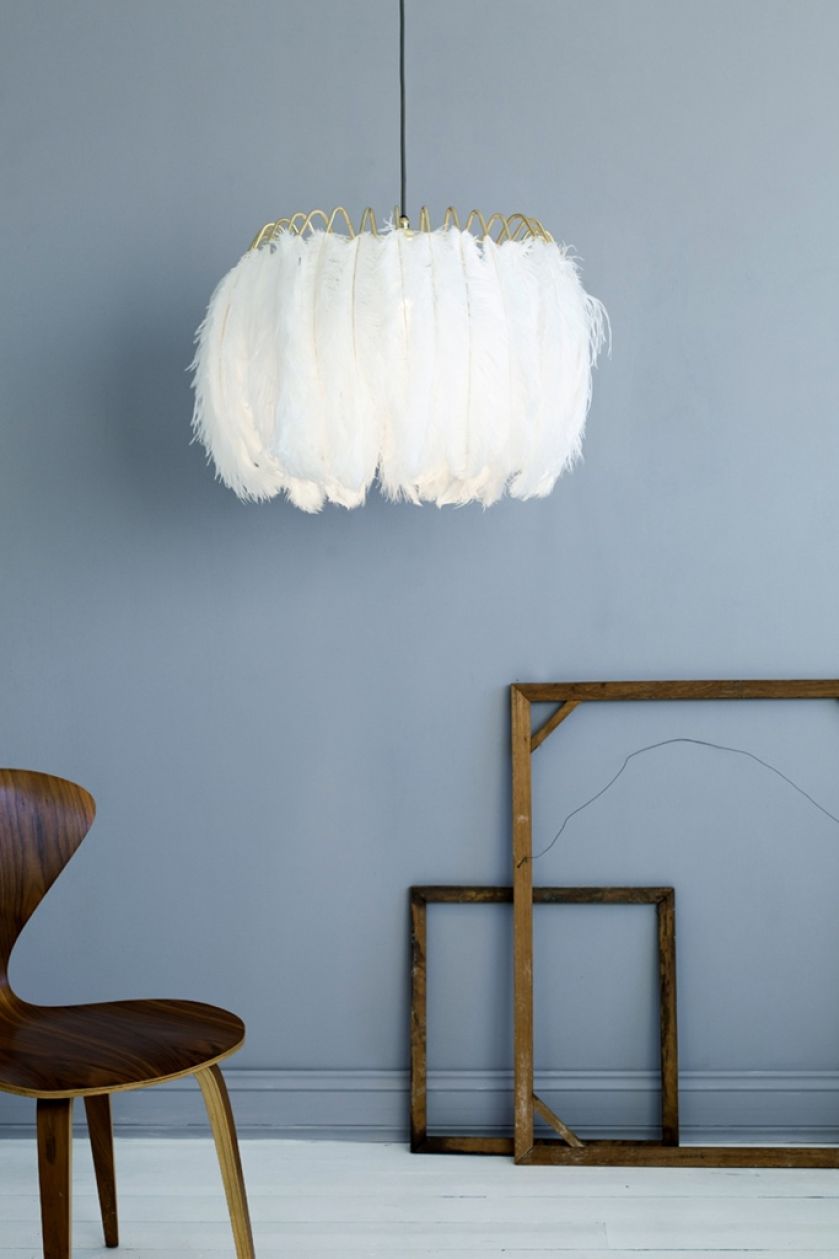 Lampa wisząca Feather, Mineheart. Niezwykła lekkość trendów: modne dekoracje z piór