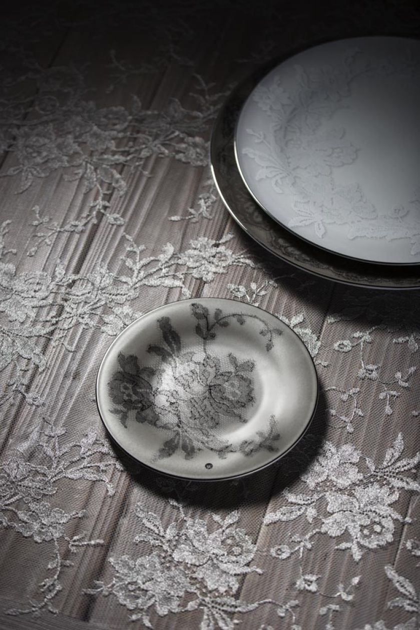 Francuskie koronki na porcelanie