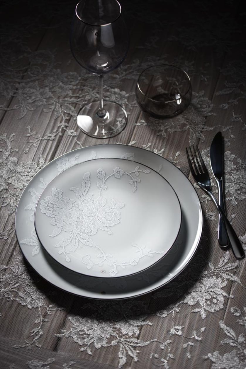 Francuskie koronki na porcelanie