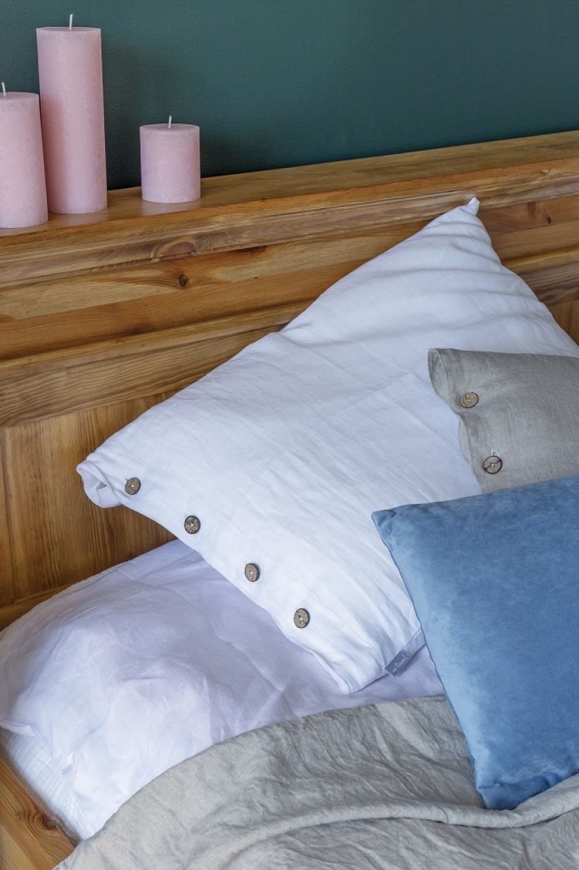 ciemnozielona ściana w sypialni