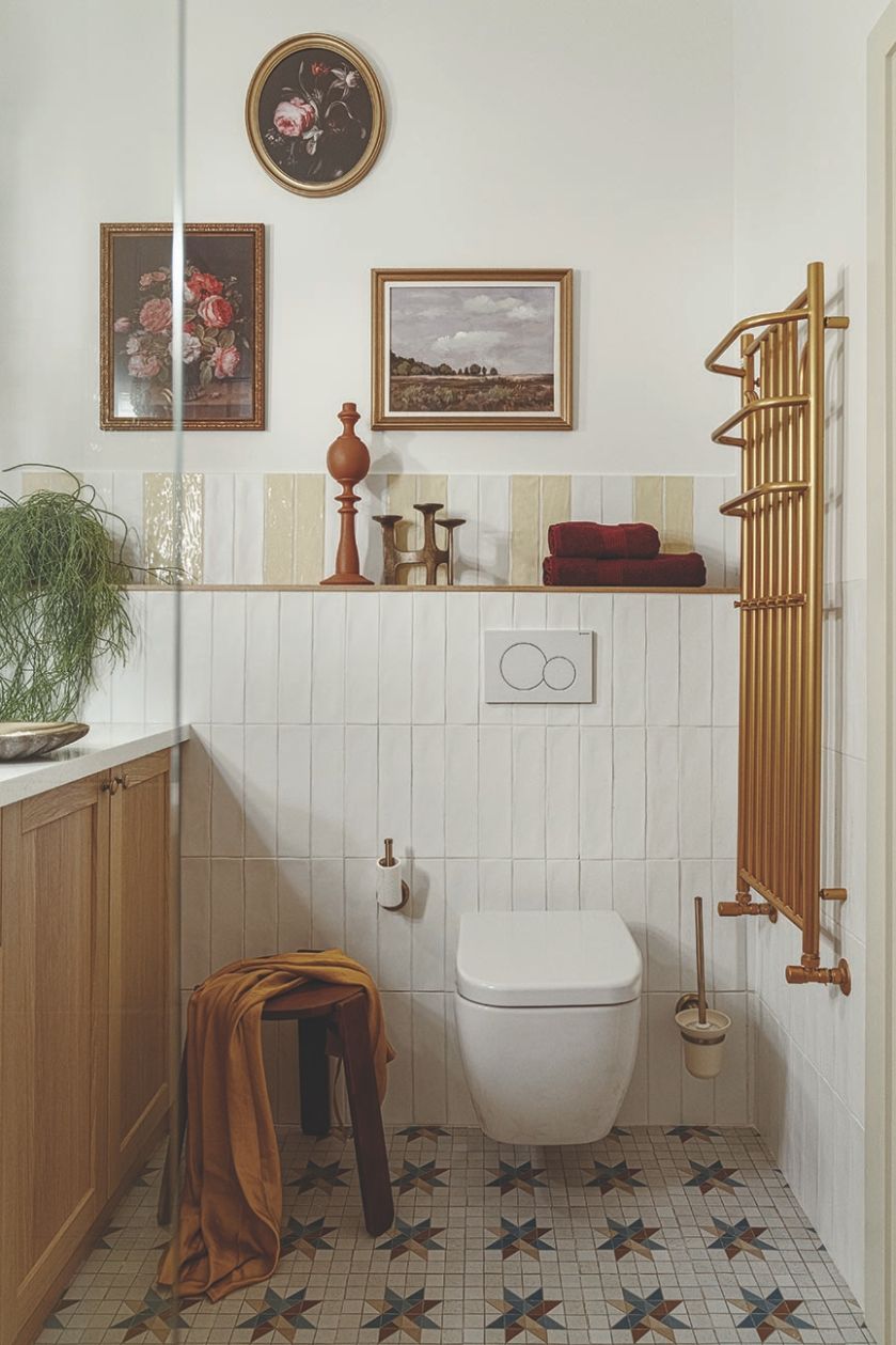 mała łazienka w ciepłych kolorach