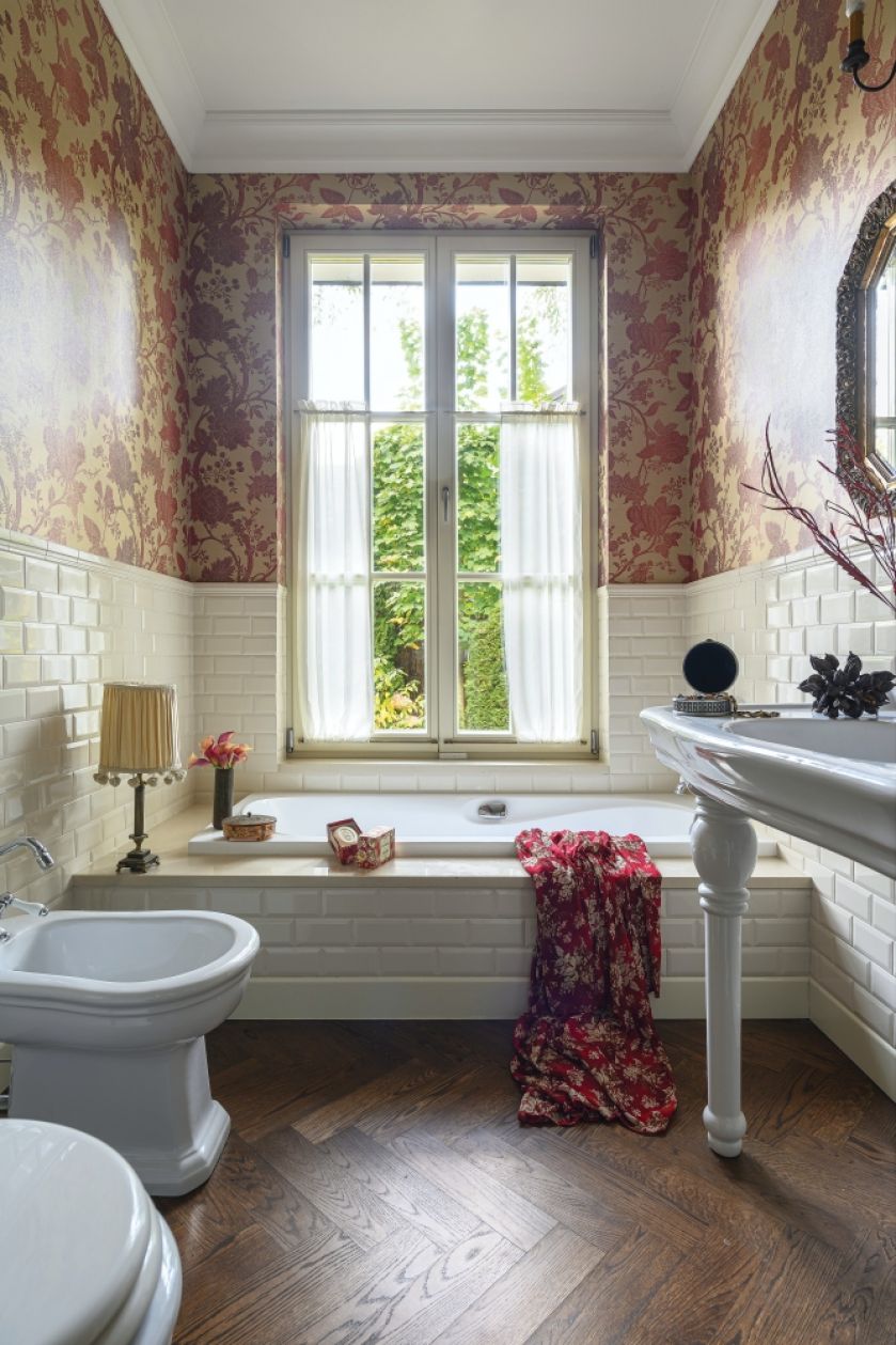tapeta w łazience styl klasyczny