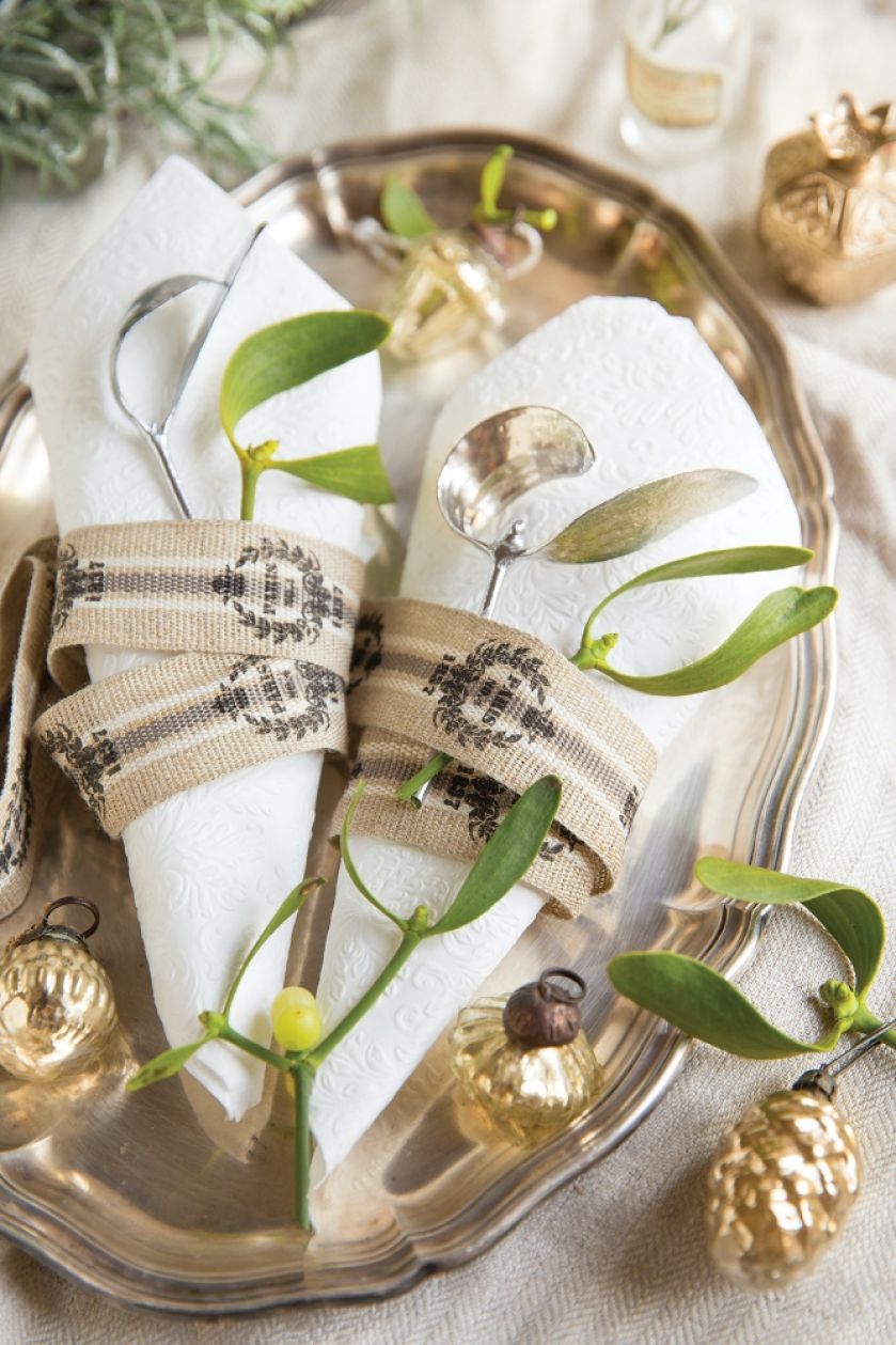 gałązki jemioły w dekoracjach na boże narodzenie