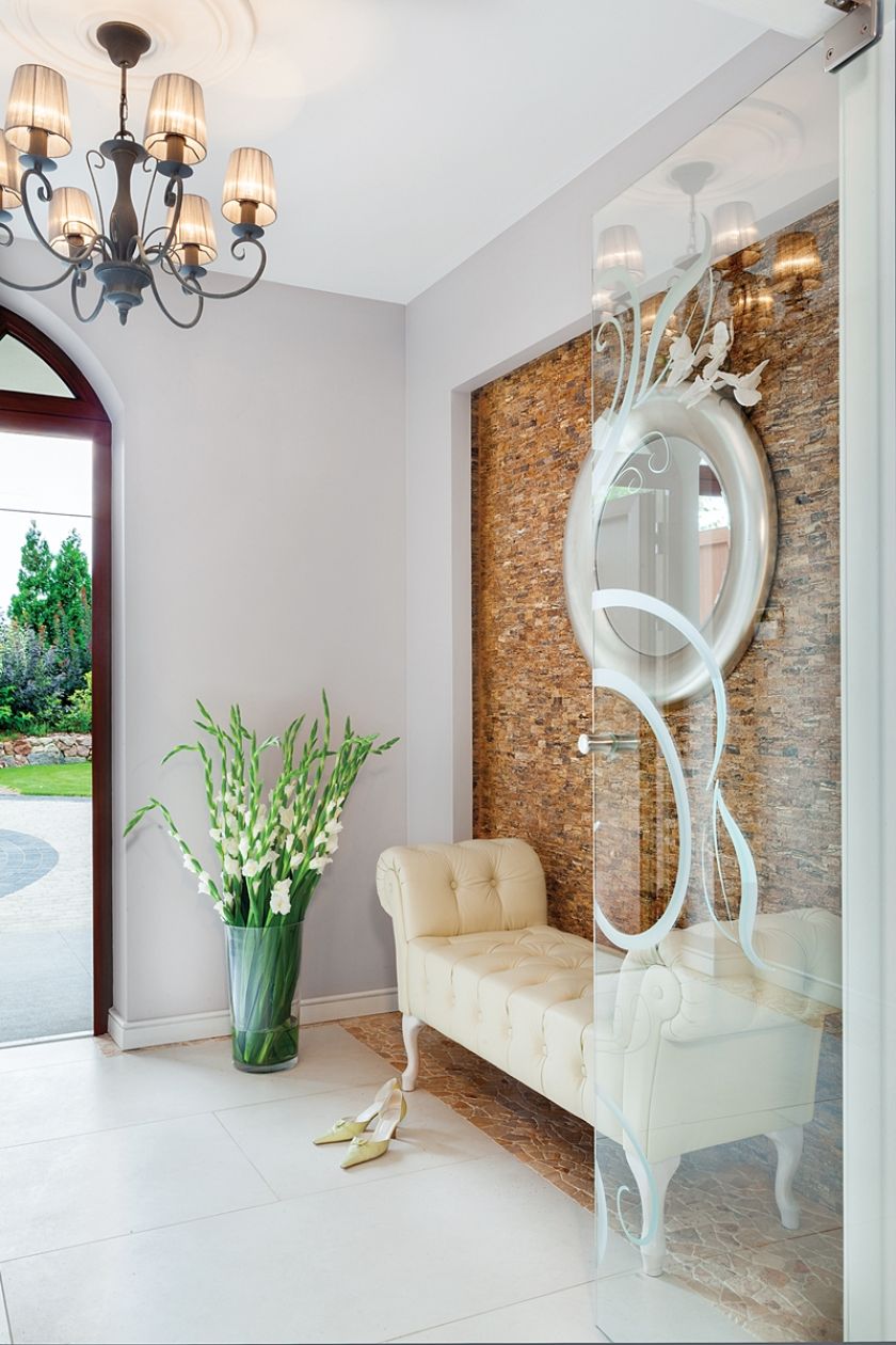 jak ozdobić ścianę w przedpokoju