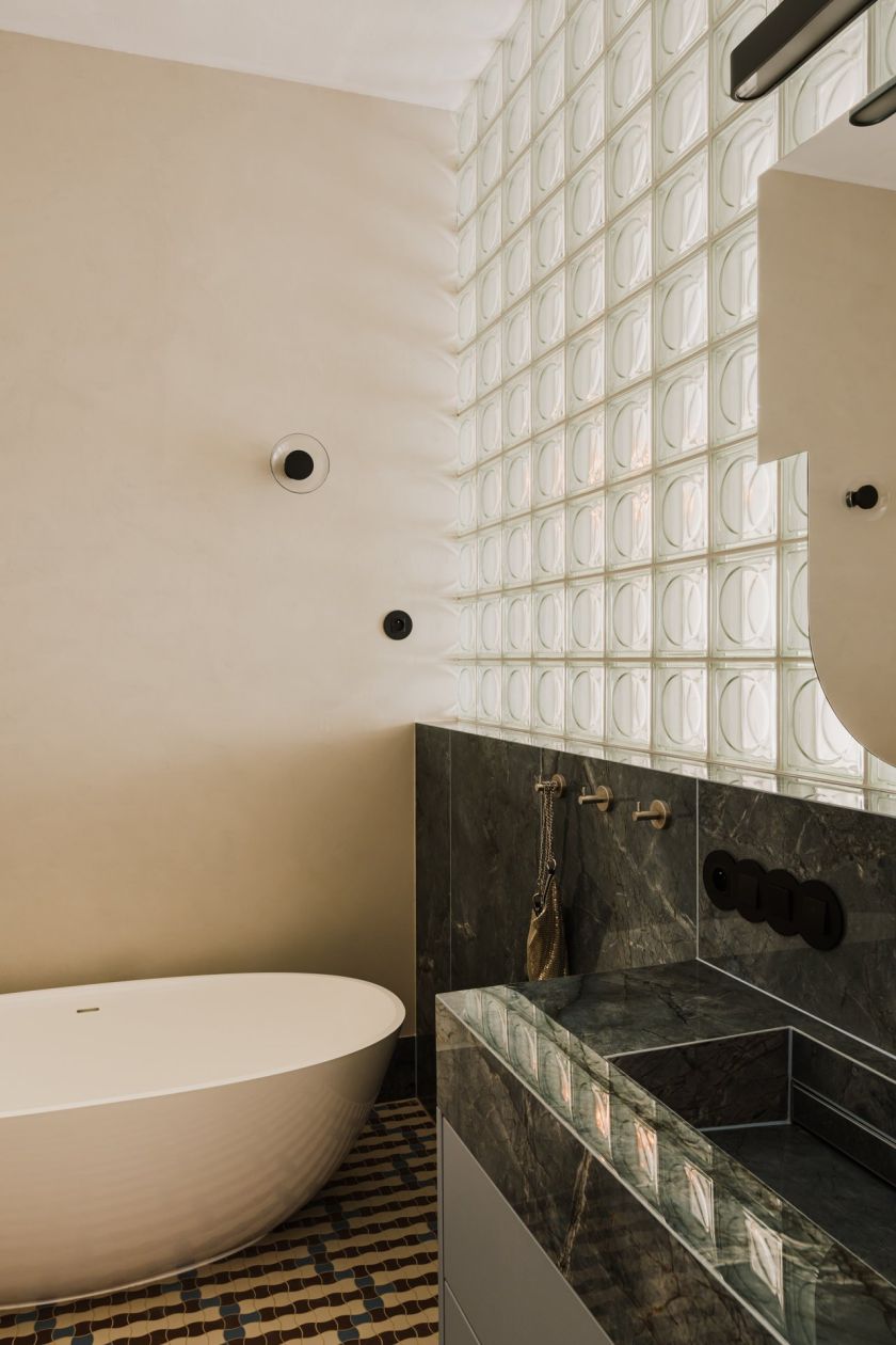 luksfery w nowoczesnej łazience