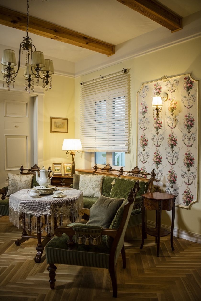 Żaluzje drewniane w stylu retro